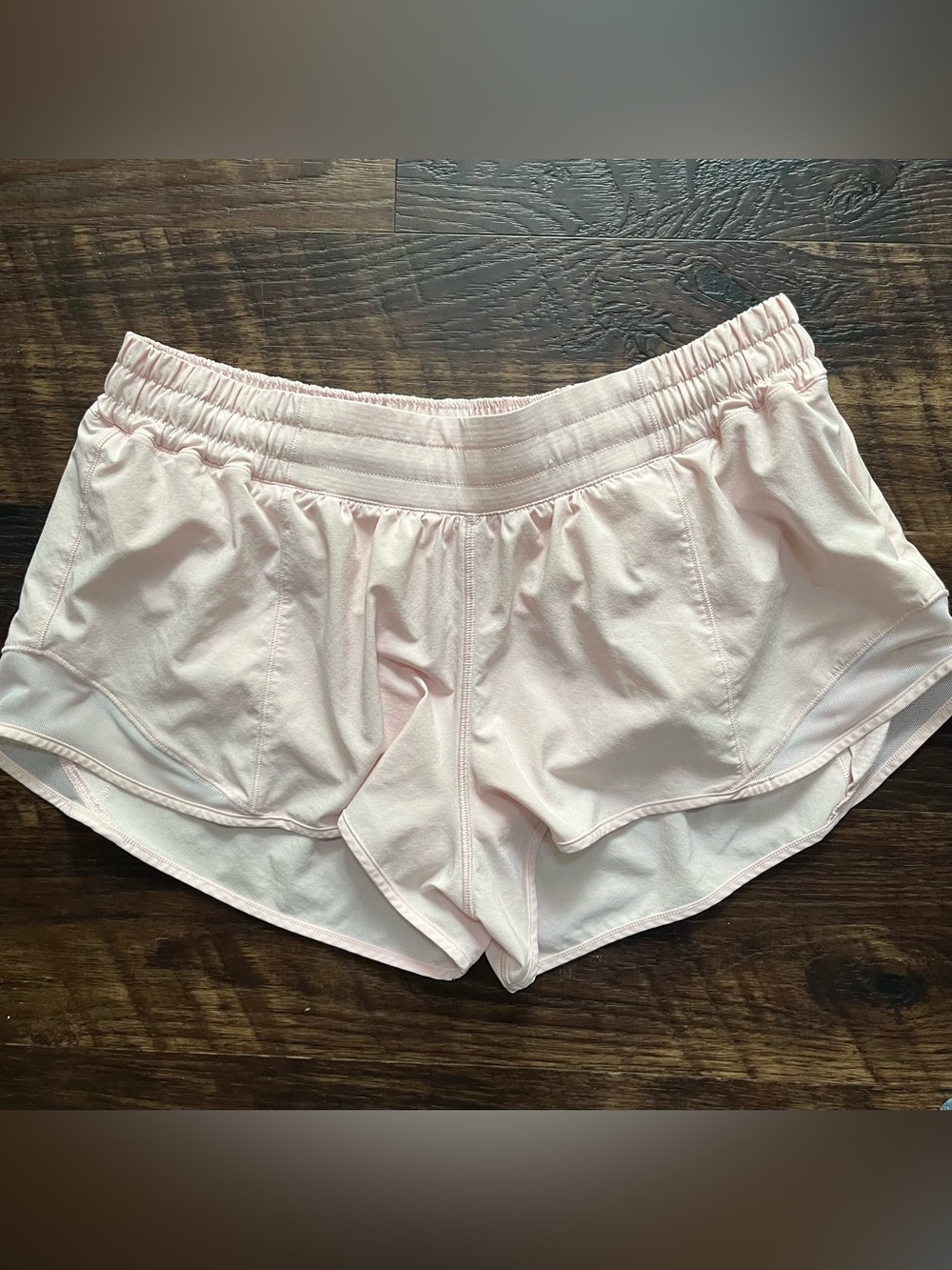 Lululemon Athletica Hotty hot 2.5” light pale pink W7AUSR lined shorts 12 *read
